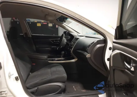 2015 Nissan Altima 2.5 S z USA, uszkodzony, nr VIN 1N4AL3AP4FN392720